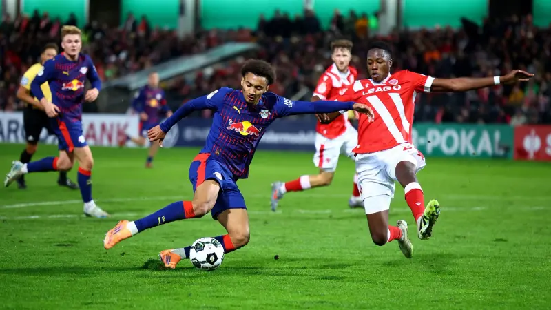 كأس ألمانيا - مأساة في كوتبوس.. وفاة مشجع لايبزغ تلقي بظلالها على فوز الفريق