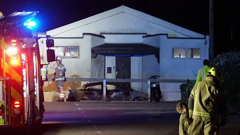 موقوفان في قضية إشعال حريق بمسجد في جنوب إنكلترا