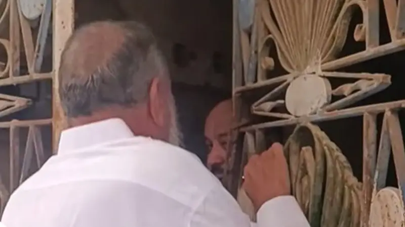 فيديو - قصة صفع مسن السويس تثير غضب المصريين والأمن يتحرك