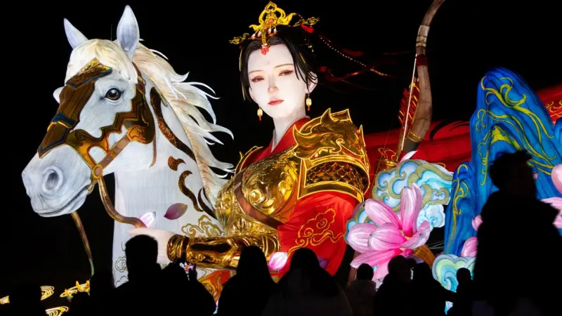 الصين تستقبل العام القمري بأكثر من 200 فانوس مضيء