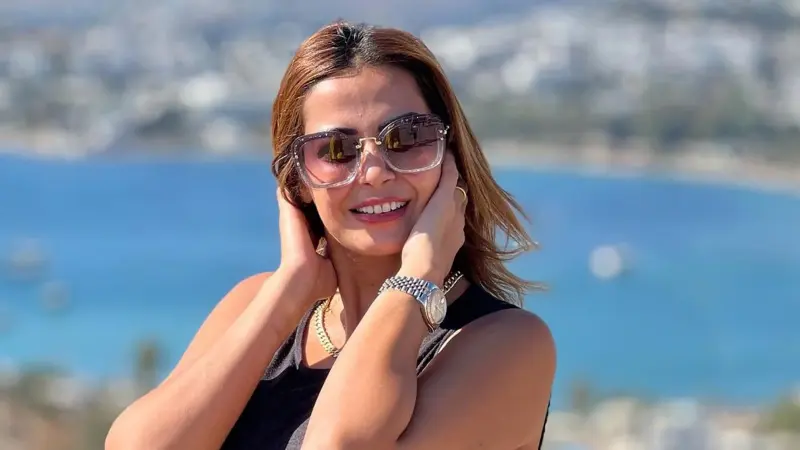 ما هو مرض داليا مصطفى الذي أجبرها على ارتداء جهاز في ذراعها؟