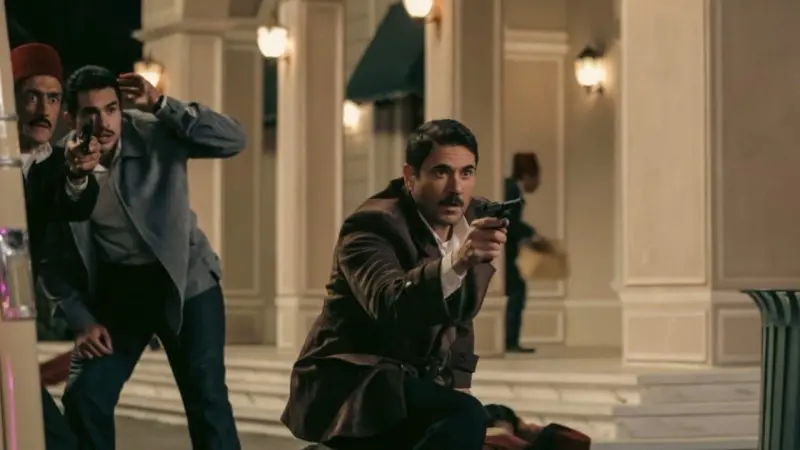 فيديو- بين الديكورات التاريخية وارتباطات أحمد عز.. لماذا تأجل "فرقة الموت"؟