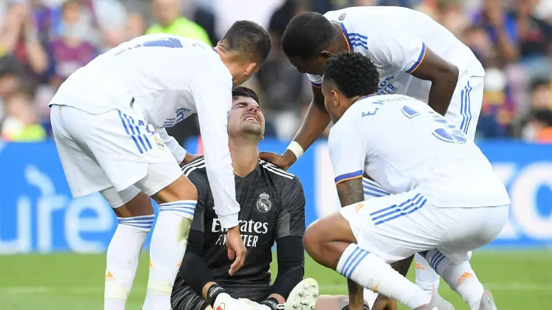 تطورات إصابة تيبو كورتوا تصدم ريال مدريد قبل موقعة بايرن ميونخ