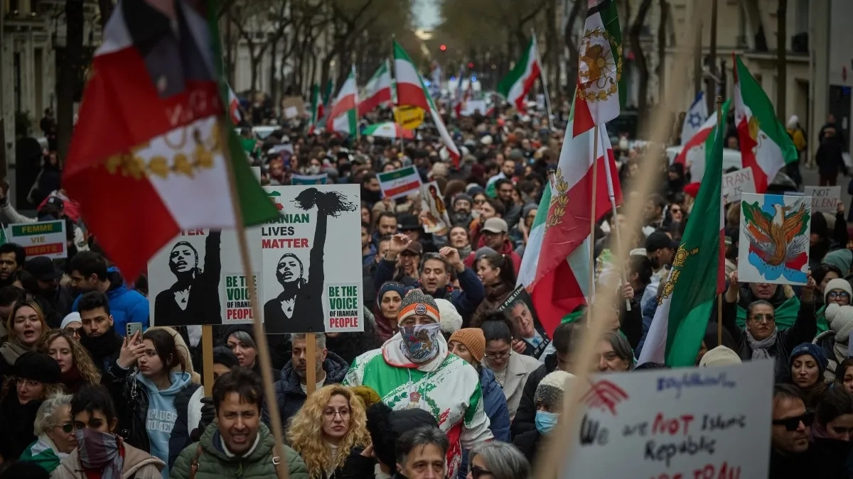 لندن وباريس تشهدان تظاهرات حاشدة دعمًا لمحتجي إيران 