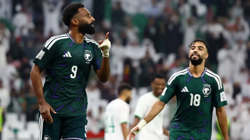 جدول مواعيد مباريات اليوم الجمعة 05/12/2025 والقنوات الناقلة والمعلقين