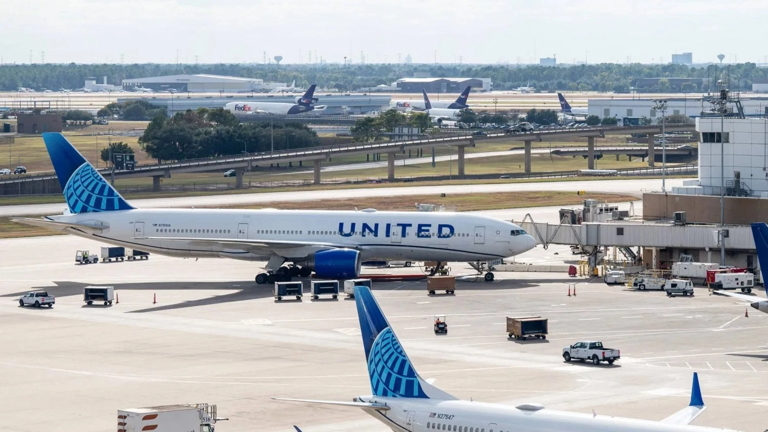 إلغاء آلاف الرحلات الجوية في أميركا بسبب عاصفة شتوية 