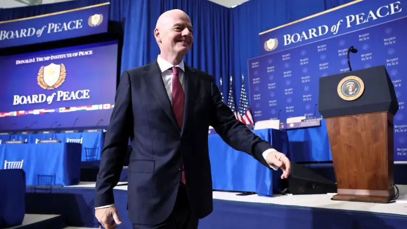 رئيس "فيفا" يفجر مفاجأة مدوية حول مشاركة إيران في كأس العالم 2026