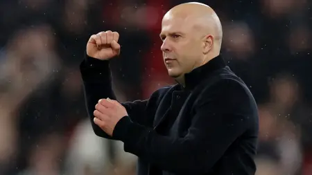 related_news_inside_blogsسلوت يُطمئن جماهير ليفربول على مستقبل النادي