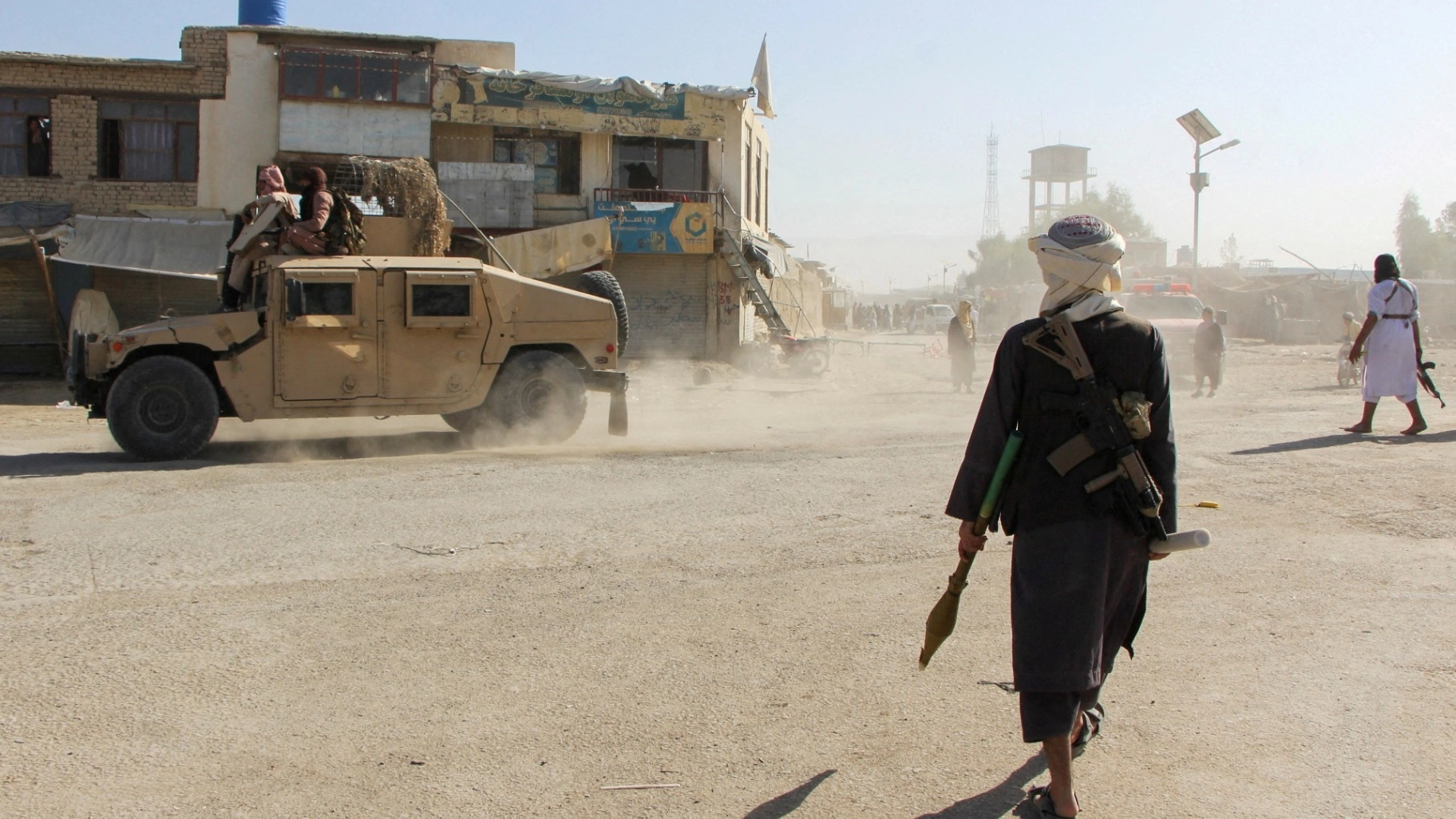 أفغانستان تعلن بدء "هجمات مكثفة" على باكستان 