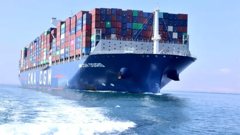 صور - عودة تدريجية لسفن الحاويات العملاقة إلى قناة السويس