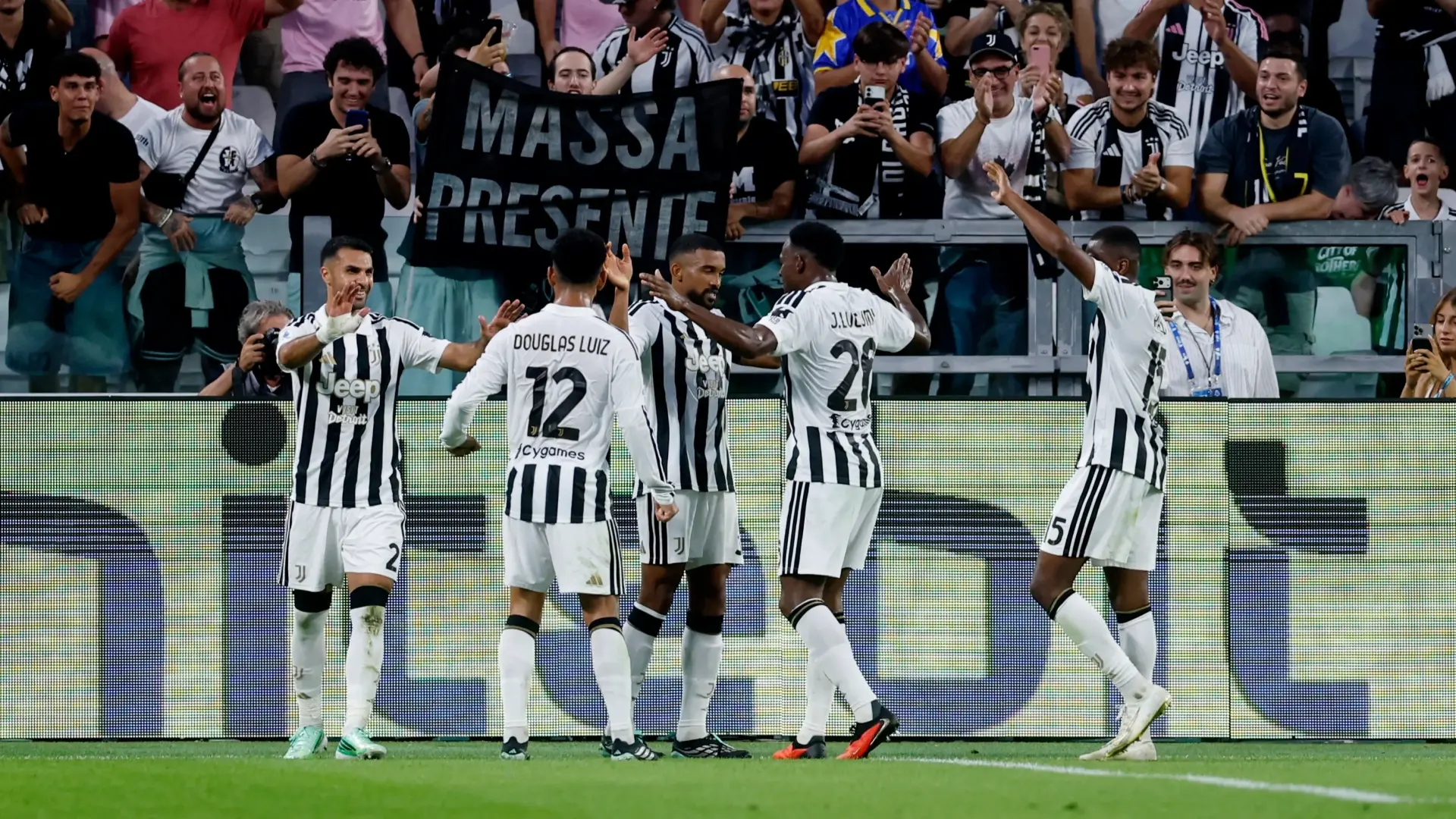 يوفنتوس يواجه لاتسيو في الجولة الـ7 من الدوري الإيطالي (رويترز) يوفنتوس يواجه لاتسيو في الجولة الـ7 من الدوري الإيطالي (رويترز)