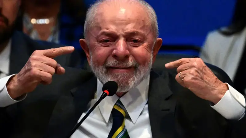 الدموع في عينيه.. لولا دا سيلفا يحشد لمكافحة الجوع في العالم