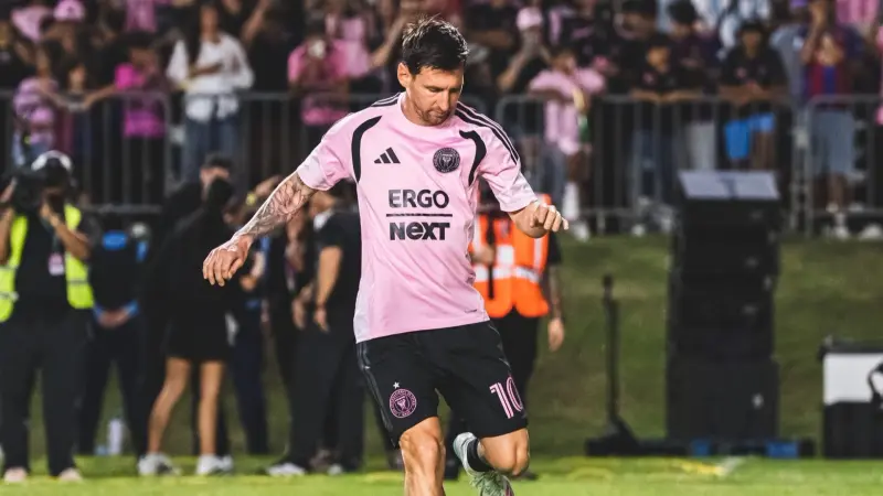 فيديو - سقوط ليونيل ميسي أرضا بعد فوضى عارمة في بورتوريكو