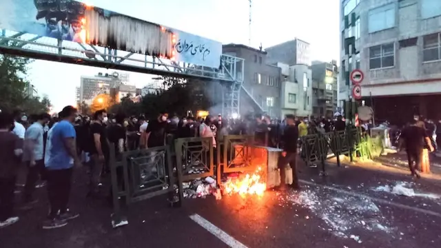 طهران أصدرت أحكام إعدام جديدة بحق متهمين بالاحتجاج (رويترز) طهران أصدرت أحكام إعدام جديدة بحق متهمين بالاحتجاج (رويترز)