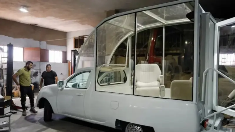 تحويل سيارة استخدمها البابا فرنسيس إلى عيادة متنقلة في غزة