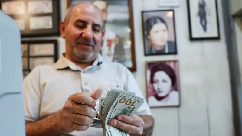 سعر الدولار مقابل الليرة السورية اليوم الثلاثاء 28/04/2026.. استقرار السوق الموازي