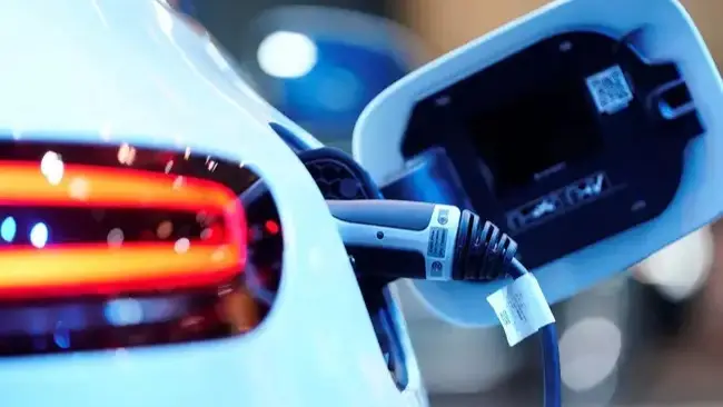 السيارات الكهربائية تسرّع خفض الانبعاثات في أوروبا