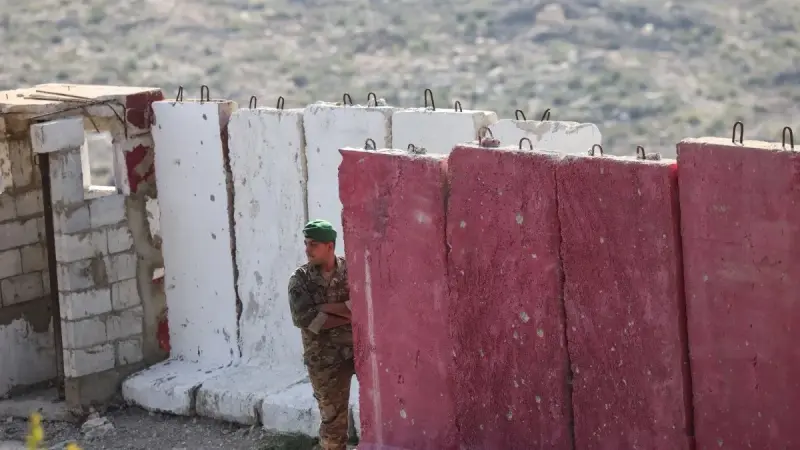 غارتان إسرائيليتان تستهدفان عنصرا لـ"حزب الله" في جنوب لبنان