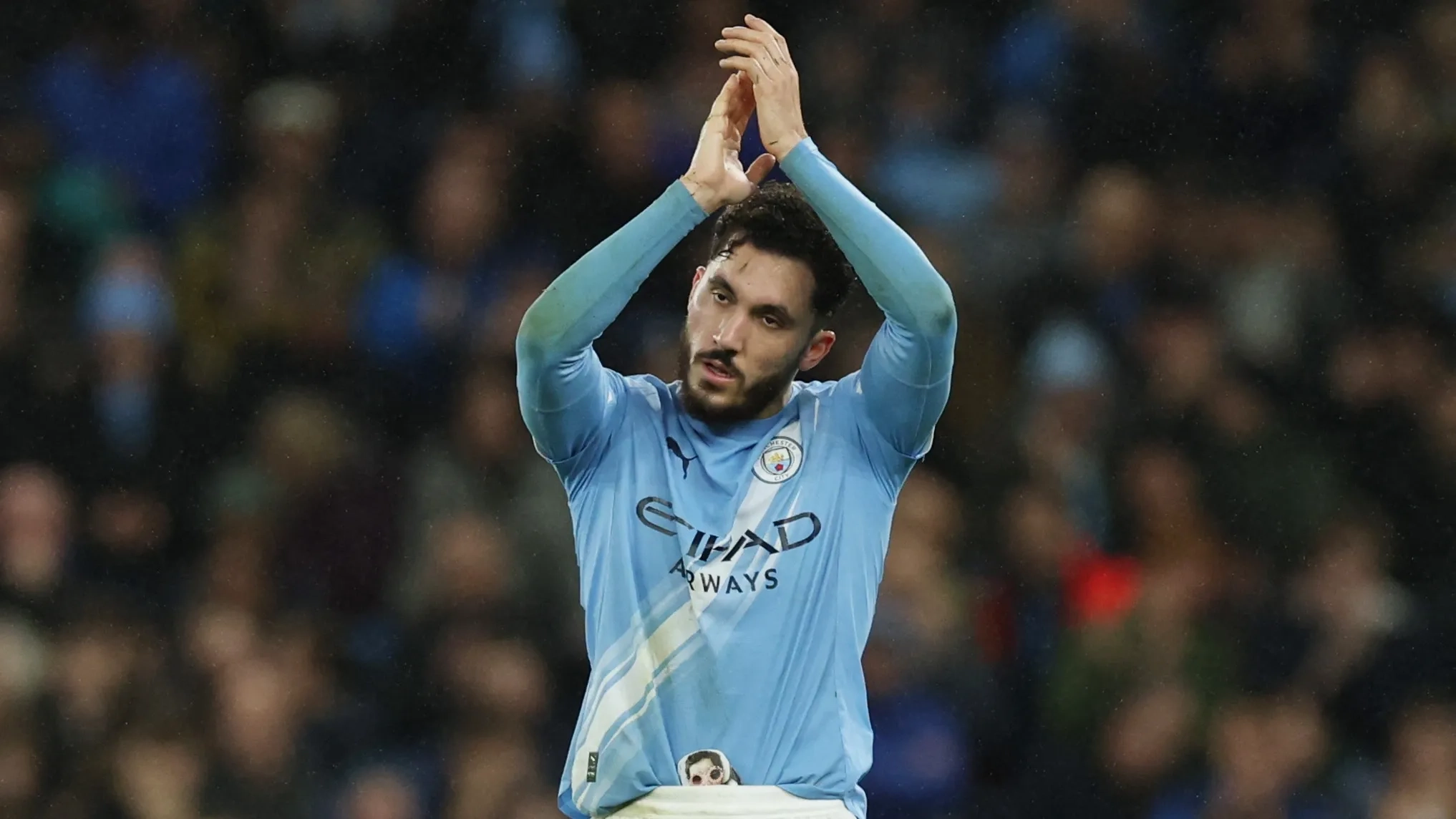 الدوري الإنجليزي - مانشستر سيتي يُقلص الفارق مع أرسنال في ليلة إبداع شرقي 