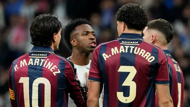 المشهد سبورتس: غضب عارم من جماهير ريال مدريد.. وديربي مانشستر باللون الأحمر