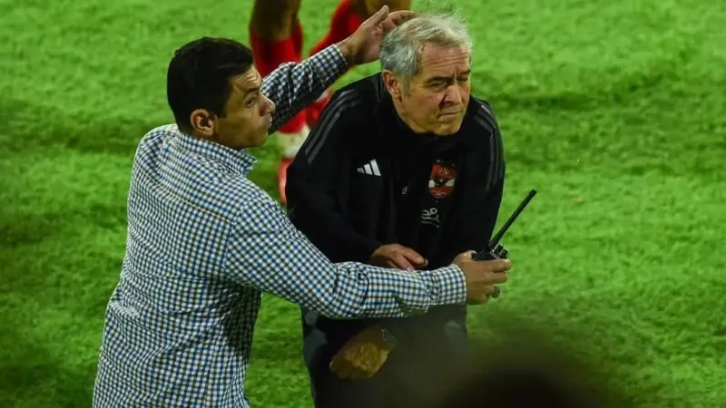 بكاء كولر.. لحظات الوداع الأخيرة للمدرب السويسري مع الأهلي