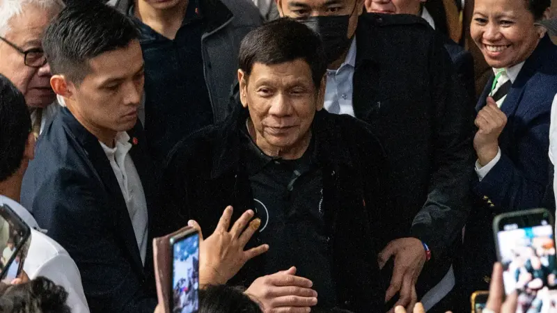 نقل الرئيس الفلبيني السابق دوتيرتي إلى لاهاي لمحاكمته