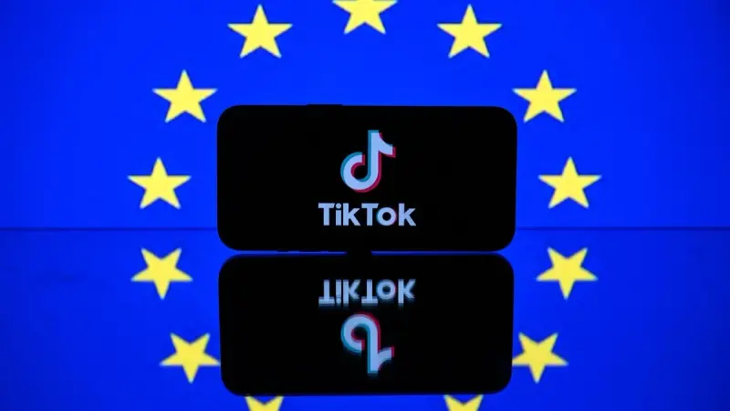 الاتحاد الأوروبي يطلب من "تيك توك" تغيير تصميمه "المسبب للإدمان"