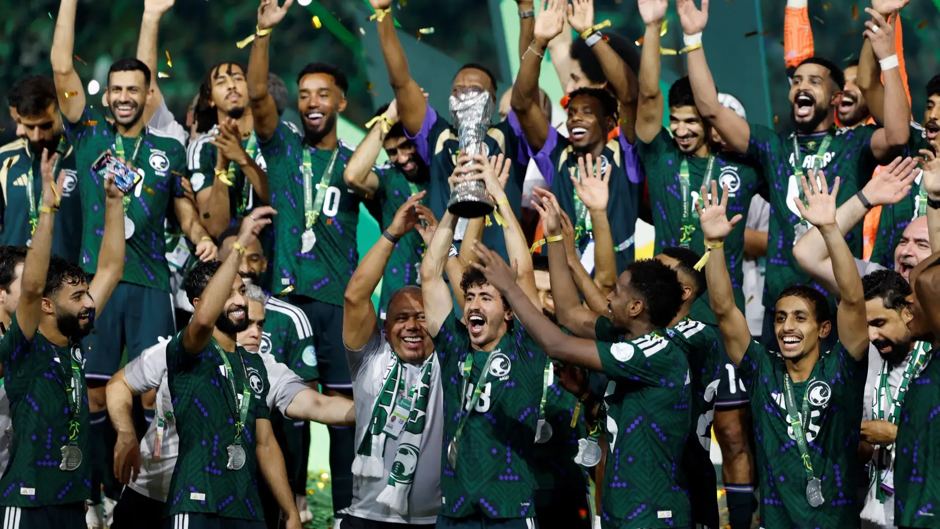 السعودية تتقدم 3 مراكز في تصنيف "فيفا" (رويترز) السعودية تتقدم 3 مراكز في تصنيف "فيفا" (رويترز)