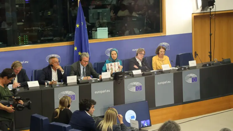 المعارضة الإيرانية في المنفى: إسقاط النظام بيد الشعب وحده