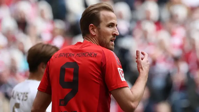 فيديو - كيف احتفل هاري كين بأول تتويج في مسيرته؟