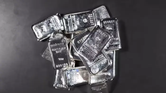 سعر الفضة اليوم تحت تأثير الحرب والدولار