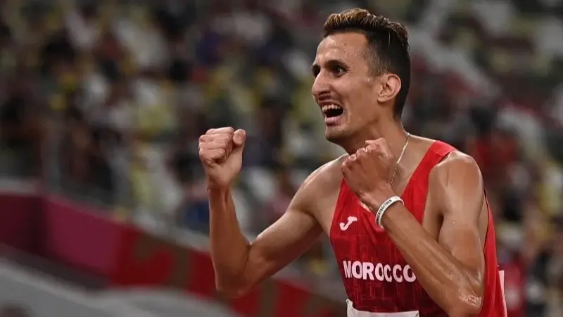 صُنع في المغرب.. من هو سفيان البقالي الفائز بالميدالية الذهبية في بطولة العالم لألعاب القوى؟