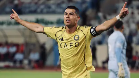 related_news_inside_blogsفيديو - رونالدو يهز شباك الأخدود.. كم يحتاج للوصول إلى 1,000 هدف؟