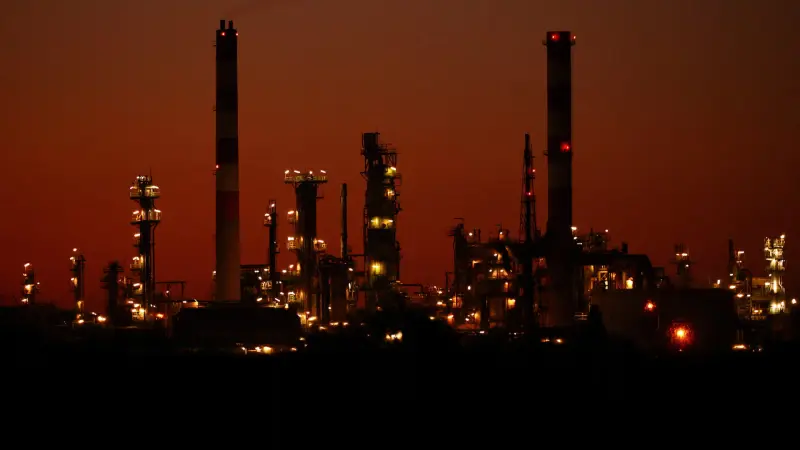 بسبب حرب إيران.. نقص الوقود في آسيا يتحول إلى فوضى وعنف اجتماعي