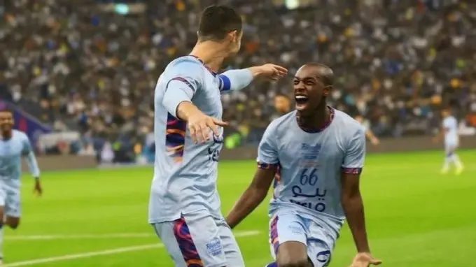 سعود عبد الحميد يحسم مستقبله بين العودة إلى الهلال أو الاستمرار في أوروبا