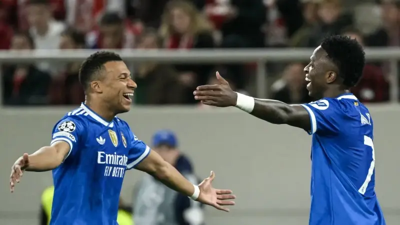 بعد رفض تجديد عقده.. نيمار يحذر فينيسيوس من مغادرة ريال مدريد