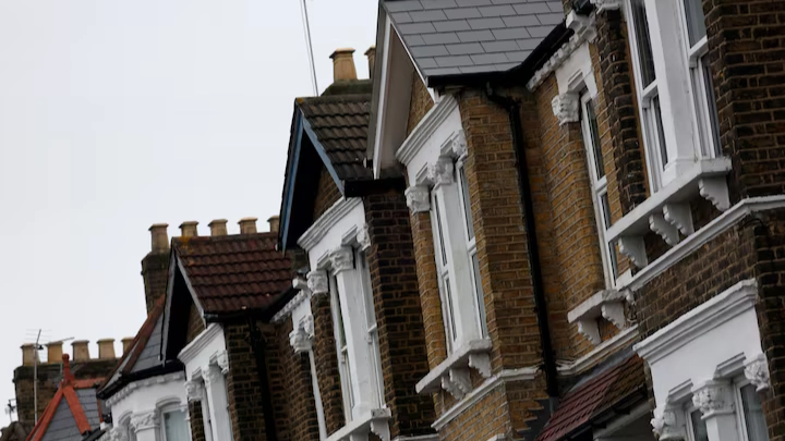 هل يؤثر خفض الفائدة على أسعار المنازل في بريطانيا؟ 