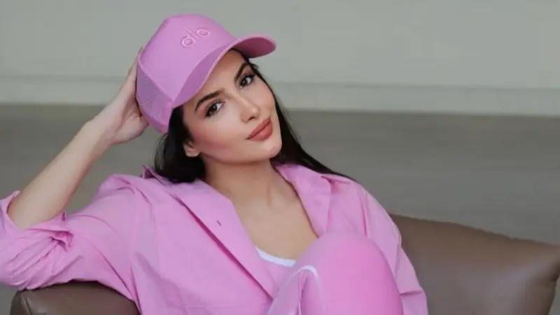 خطفت الأنظار في علي كلاي.. من هي سارة بركة؟