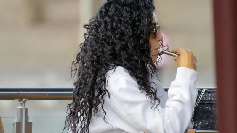 خطر قاتل.. احذر التدخين الإلكتروني في الطقس الحار