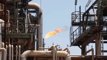 related_news_inside_blogsفيديو - العراق.. إنتاج أكبر حقل نفطي يتوقف بسبب الحرب الراهنة بالمنطقة