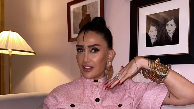 غادة عبد الرازق تتصدر الترند بإطلالة صادمة