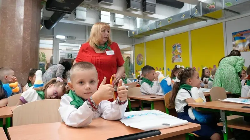 تقرير: مدارس في أوكرانيا تربي الأطفال على "تمجيد روسيا"