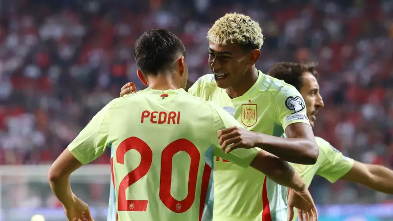 الدوري الإسباني - فليك يكشف موقف بيدري في تشكيلة برشلونة أمام أتلتيكو