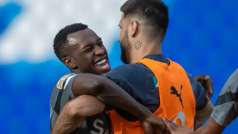 معلق مباراة الهلال والأهلي اليوم في الدوري السعودي.. الهلال على أعتاب التتوّيج