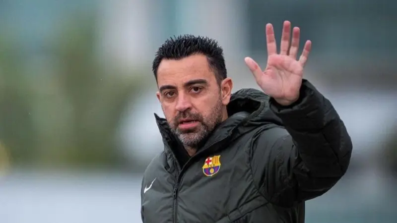 تشافي يحدد موقفه من عرض اتحاد جدة.. يونايتد يتابع