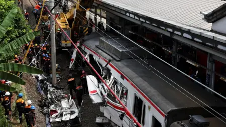 related_news_inside_blogsفيديو - مقتل 14 شخصا في حادث تصادم قطارين قرب عاصمة إندونيسيا