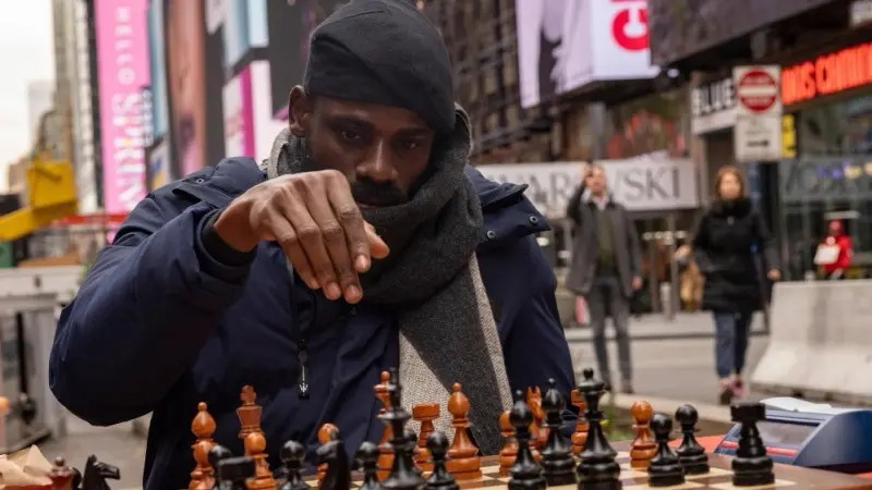 رقم قياسي جديد.. بطل نيجيري يلعب الشطرنج 58 ساعة متواصلة