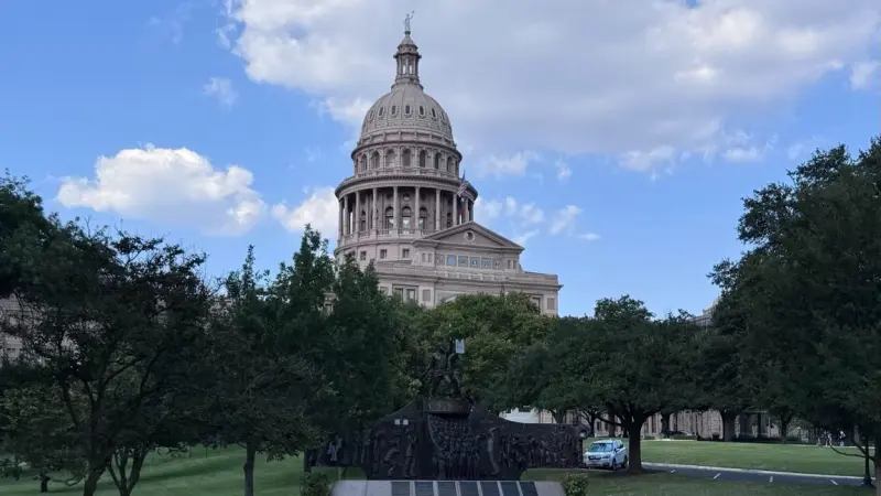 فيديو - فوضى في الكابيتول.. اقتحام المبنى وإحراق القاعة الرئيسية