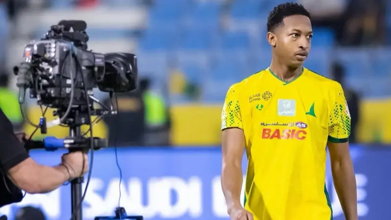 الهلال يحسم صفقتي مراد هوساوي وريان الدوسري من الخليج