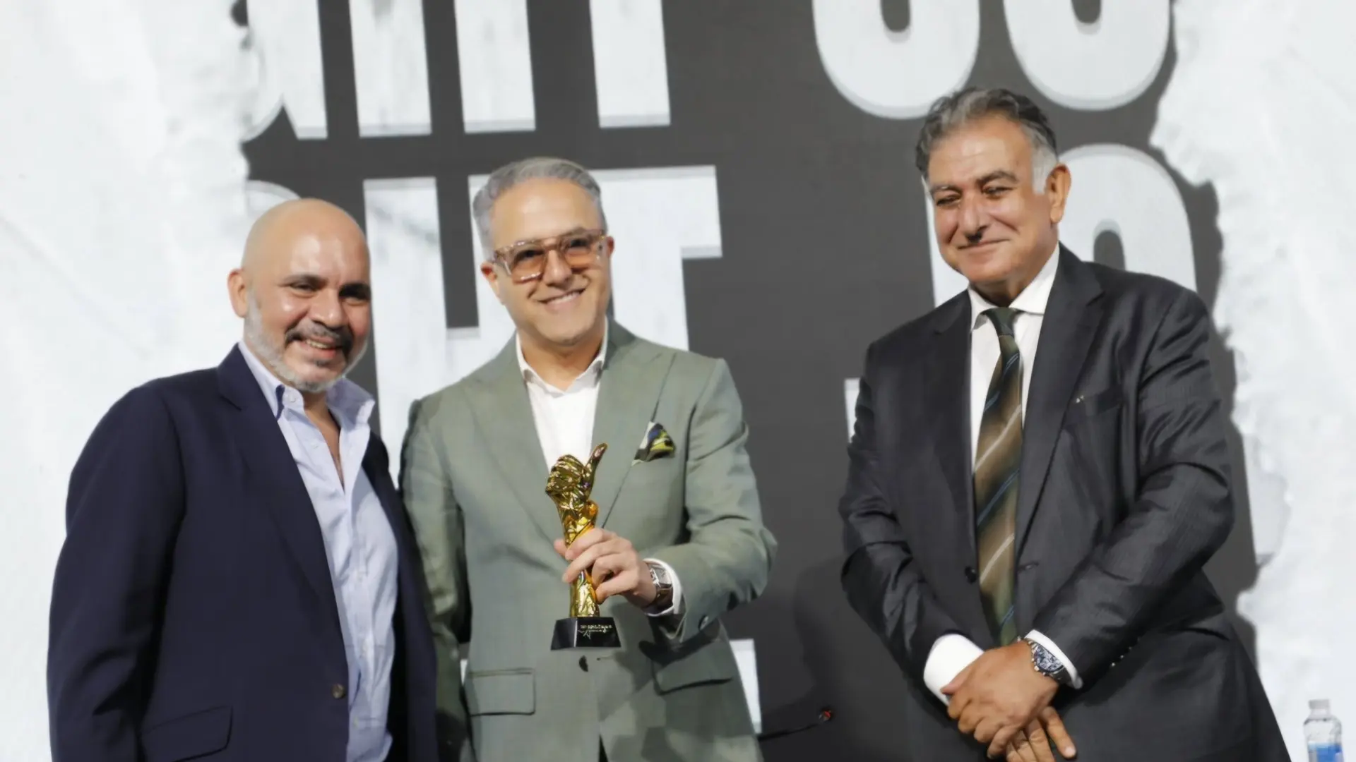 محمد أبو عبيد عبر عن سعادته لتكريمه خلال قمة "هايلايت الأردن" محمد أبو عبيد عبر عن سعادته لتكريمه خلال قمة "هايلايت الأردن"
